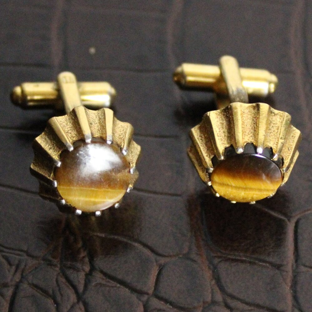 1970s Tiger's Eye Large Round Cuff Links Vintage Gold Toned Metal Setting